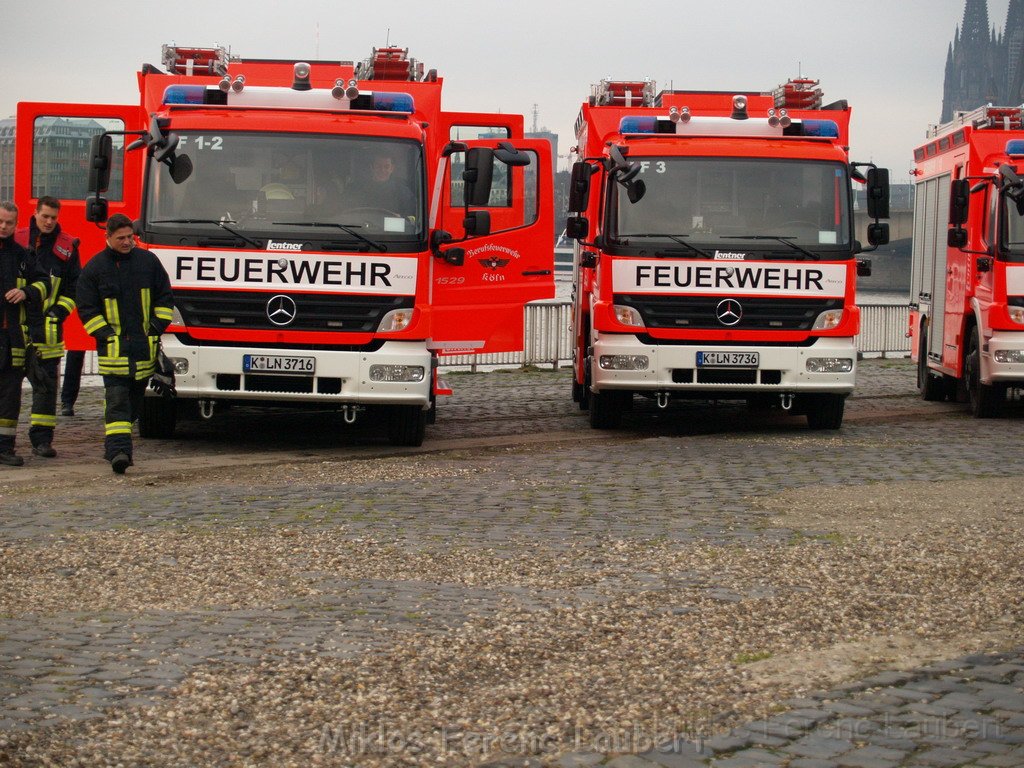 Neue LF`s fuer Koeln Uebergabe in Koeln Deutz an den Wachen  P064.JPG